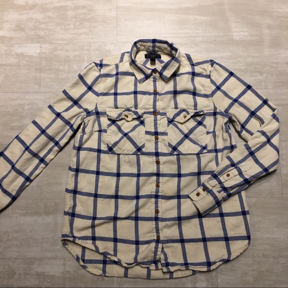 Boyfriend Shirt in Rockport Plaid - Picture 4 of 6